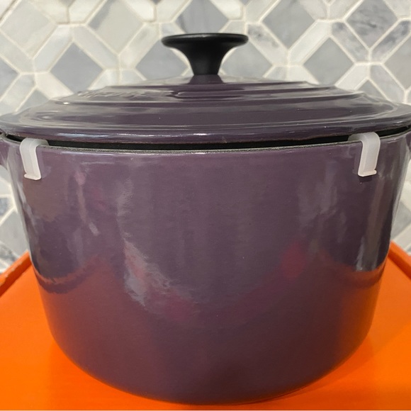 NIB Le Creuset Deep Dutch Oven Cassis - Picture 3 of 8